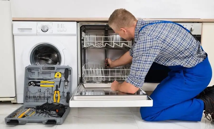 Polatlı Maytag servisi teknisyen ekibi beyaz eşya tamiri yaparken